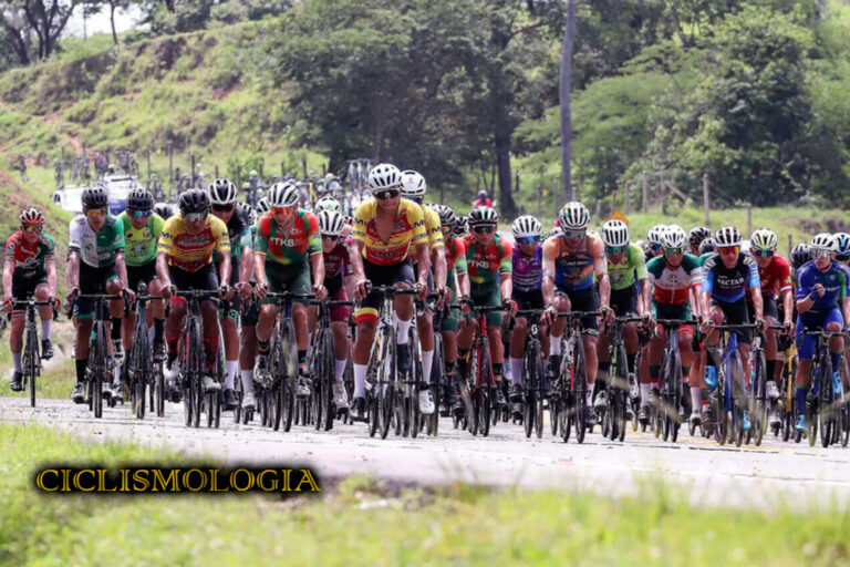 Pelotón Vuelta de la Juventud, Foto Fedeciclismo